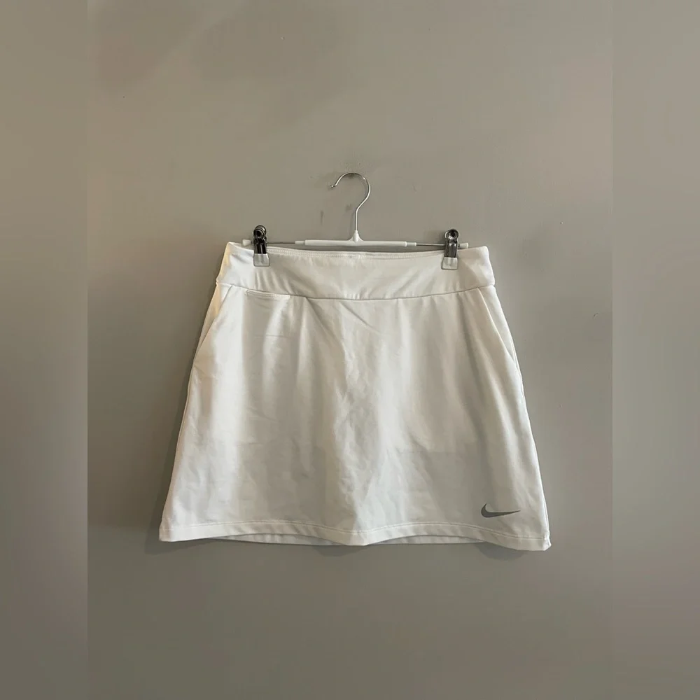 White Nike Golf Tennis Athletic Skort with built in shorts - Picture 1 of 6